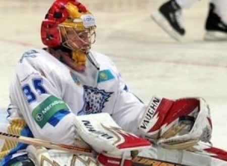 голкипер «Барыса» Джефф Гласс.