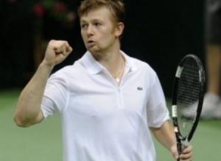 Андрей Голубев начал с победы