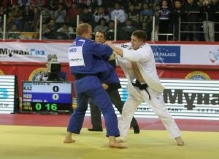 Максим Раков завоевал золото