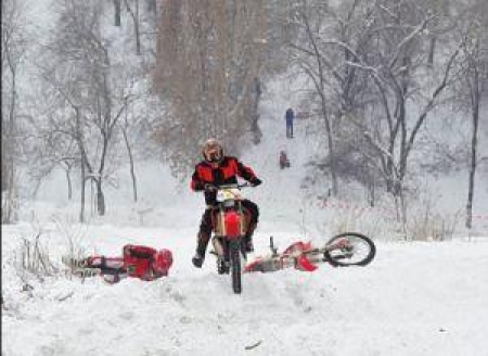Мотогонщики открыли сезон
