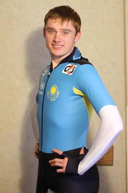 На Чемпионат мира конькобежцы выйдут в новых комбинезонах