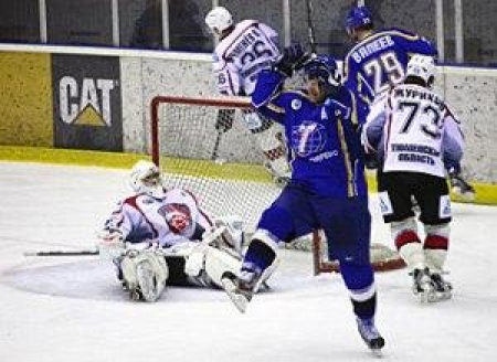 Усть-каменогорцы уверенно переиграли лидера