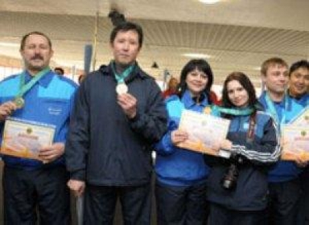 В Алматы завершился сезон керлинга-2012