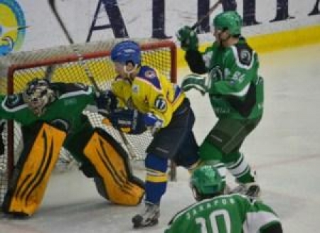 Чемпион играет в плей-офф уверенно