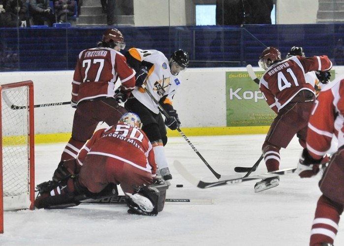 Фоторепортаж с матча плей-офф чемпионата Казахстана «Арыстан» — «Астана» 3:0