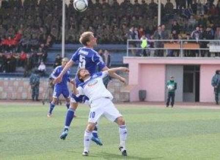 Зрителей пока на стадионе не очень много