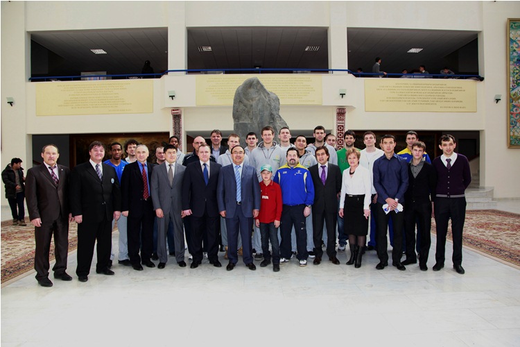 Баскетболисты «Астаны» встретились со студентами ЕНУ