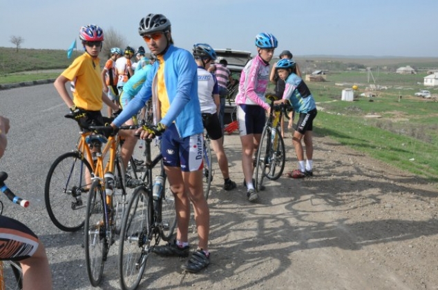 Участники республиканской велогонки не довольны шымкентскими дорогами