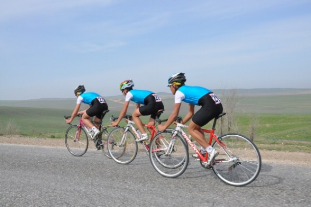Участники республиканской велогонки не довольны шымкентскими дорогами