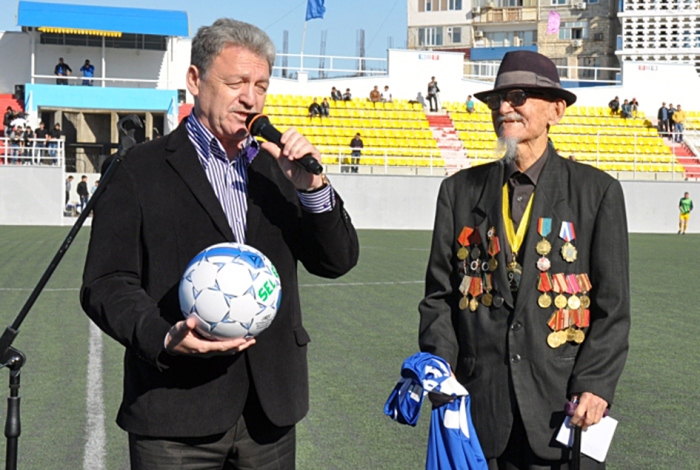 Болельщику футбольного клуба Каспий исполнилось 90 лет