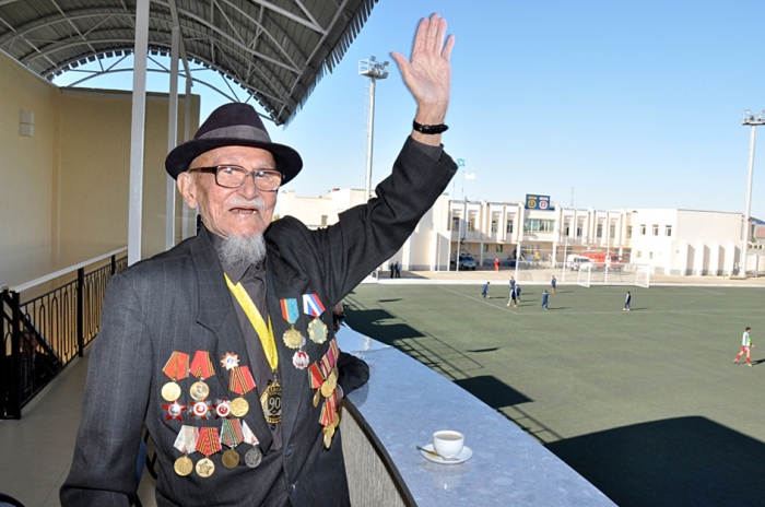 Болельщику футбольного клуба Каспий исполнилось 90 лет