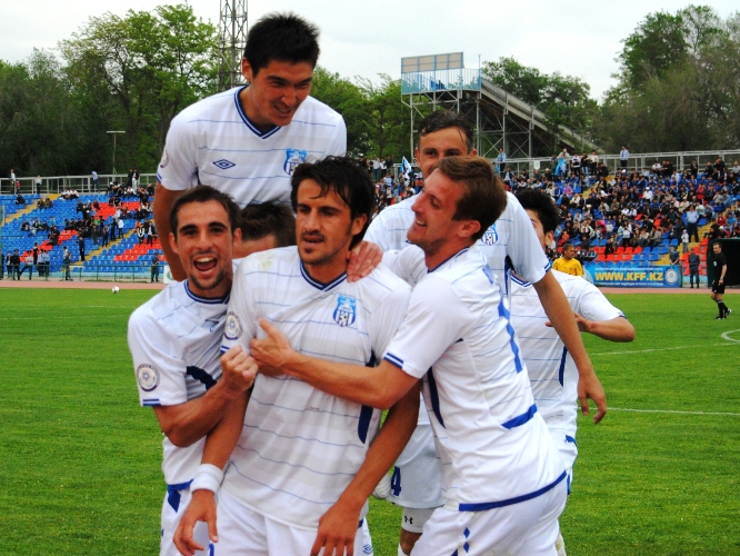 Фоторепортаж с матча 9-го тура Премьер-Лиги «Тараз» — «Кайрат» 2:1