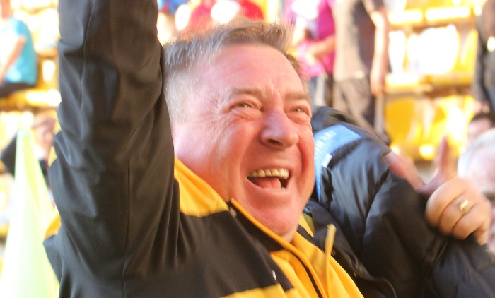 Закидали камнями