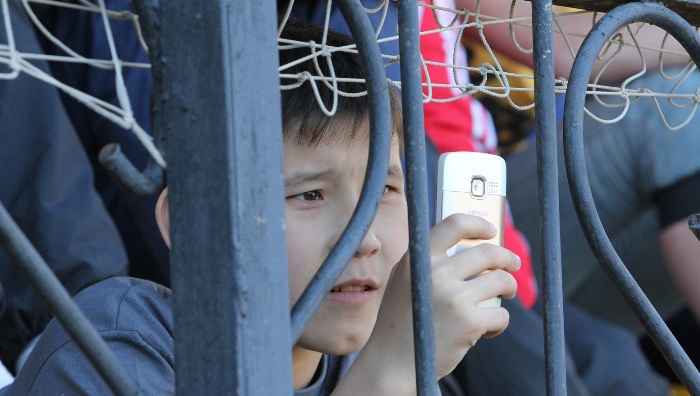 Закидали камнями