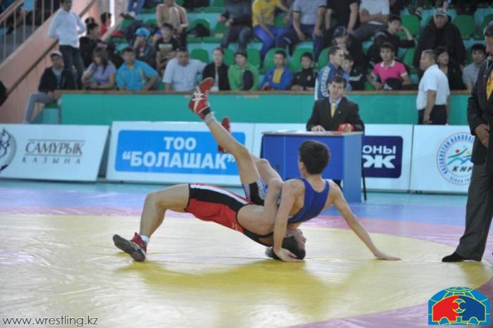Фоторепортаж с республиканского турнира по греко-римской борьбе среди кадетов на призы Даулета Турлыханова. 2012 г.