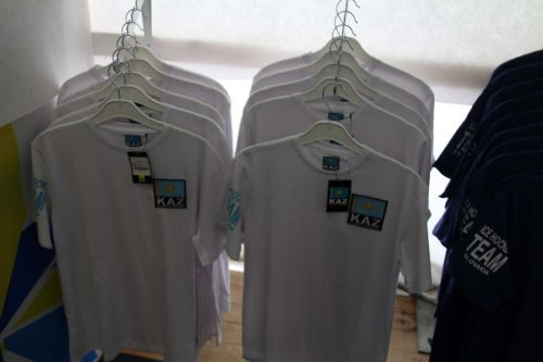 В Хельсинки можно купить сувениры с символикой сборной Казахстана