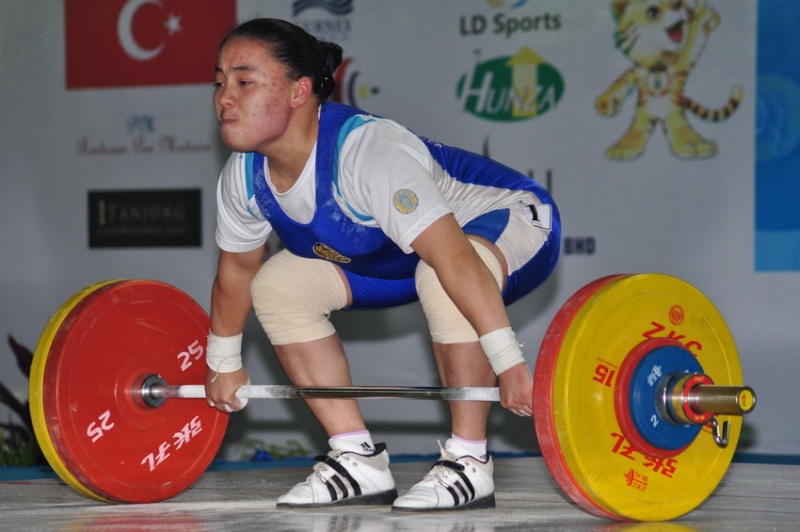 Жазира Жаппаркул — Чемпионка Мира по тяжелой атлетике!