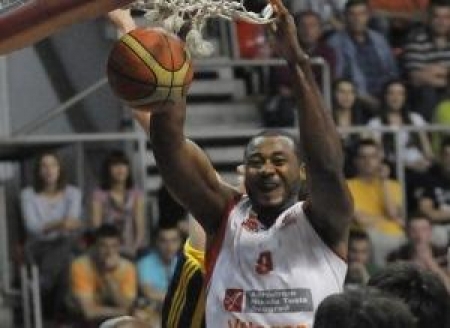 Саймон продолжит карьеру в Астане