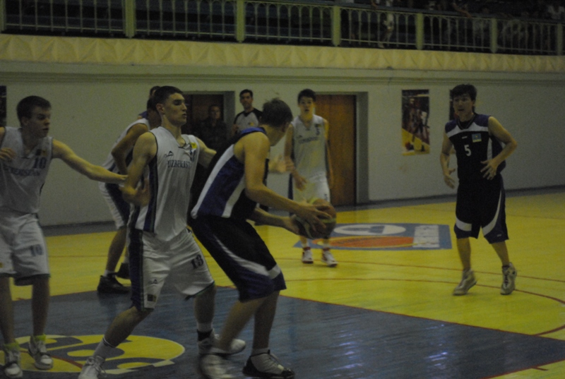 Казахстан — Узбекистан 63:60