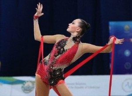 Анна Алябьева постараестя взять медаль