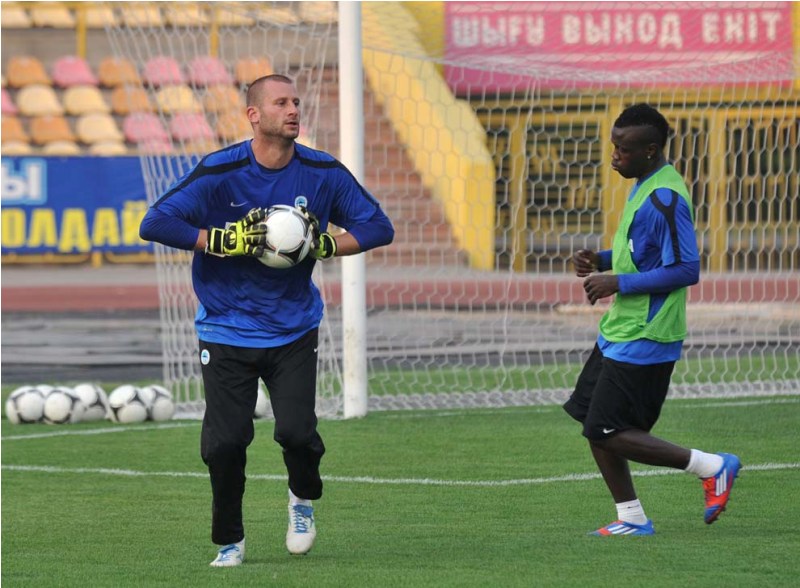 Фоторепортаж с тренировки «Слована» в Караганде