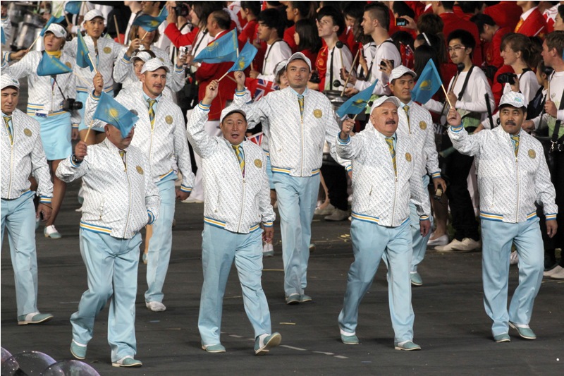 Фоторепортаж казахстанцев на параде делегаций церемонии открытия Олимпиады