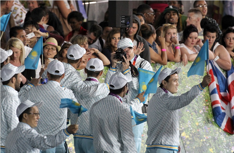 Фоторепортаж казахстанцев на параде делегаций церемонии открытия Олимпиады