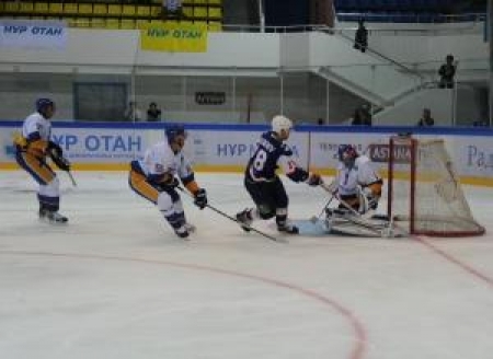 В атаке хоккеисты СКА