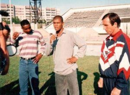Год 1996-й. Первая пресс-конференция первых легионеров. Слева Антонио Зе Мария. С микрофоном Маркус Пименту