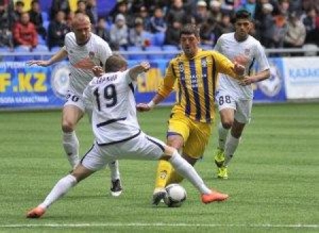 Чемпион сразится со столичными футболистами