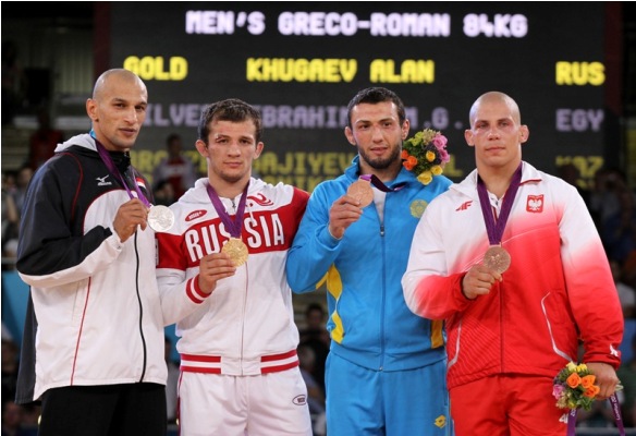 Фоторепортаж с награждения Даниала Гаджиева на Олимпиаде в Лондоне
