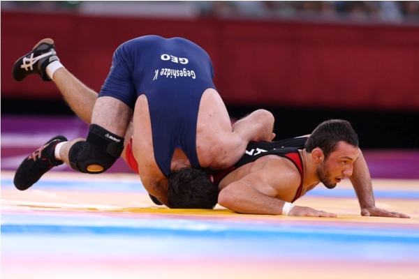 Фоторепортаж с награждения Даниала Гаджиева на Олимпиаде в Лондоне