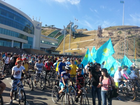 В Алматы завершился веломарш в честь Олимпийцев