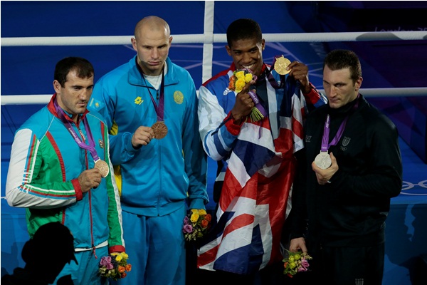 Фото с награждения Ивана Дычко на Олимпиаде