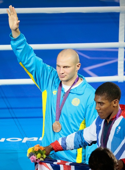 Фото с награждения Ивана Дычко на Олимпиаде