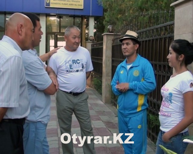 Участника Олимпиады-2012 боксера Биржана Жакыпова встретили в аэропорту Шымкента