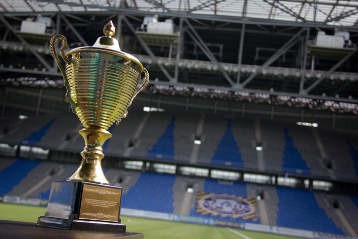 Предпраздничный матч по футболу окончился со счетом 3:2 в пользу сборной СМИ