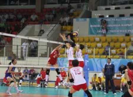 Атаку сборной Китая завершает Джинлинг Чу (№ 6)