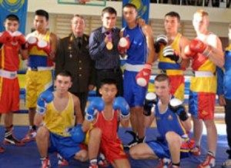 Серик Сапиев зарядил положительными эмоциями лицеистов