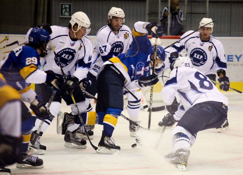 Фоторепортаж с матча ВХЛ «Казцинк-Торпедо» — «Рязань» 3:1