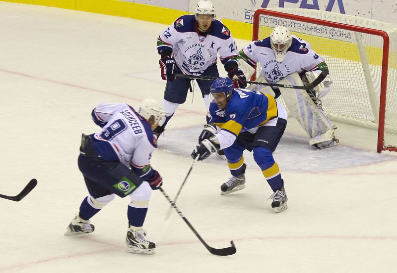 Фоторепортаж с матча ВХЛ «Казцинк-Торпедо» — «Саров» 4:2