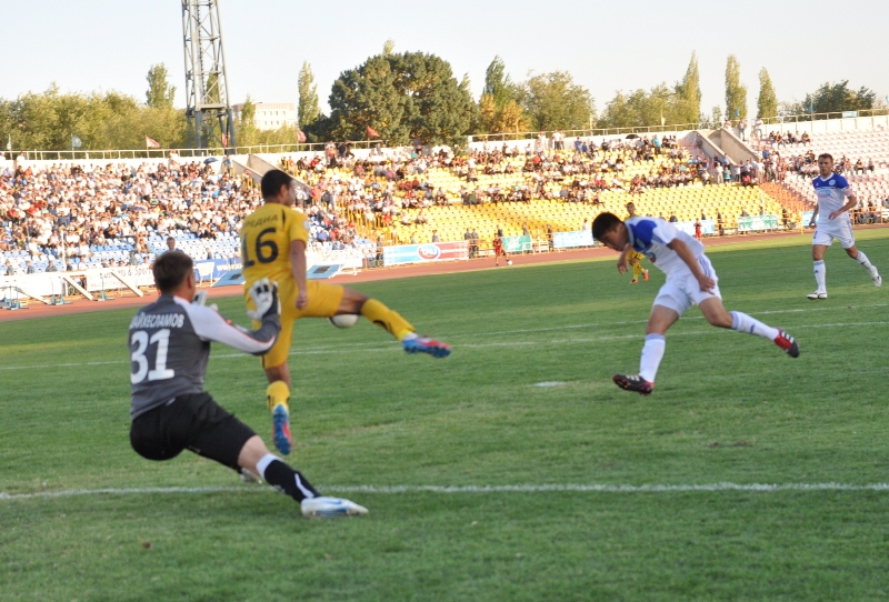 Фоторепортаж с матча 22-го тура Премьер-Лиги «Ордабасы» — «Кайрат» 0:0