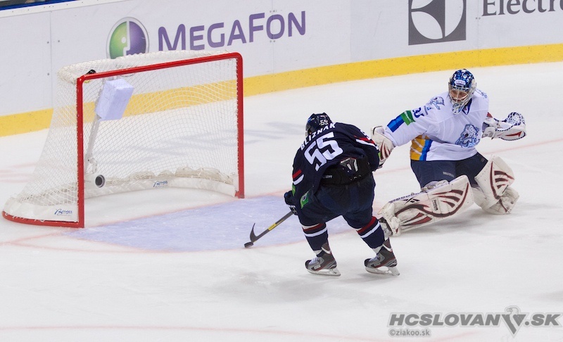 Фоторепортаж с матча КХЛ «Слован» — «Барыс» 4:2