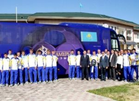 Федерация футбола Казахстана презентовала новый автобус для нужд Национальной сборной команды