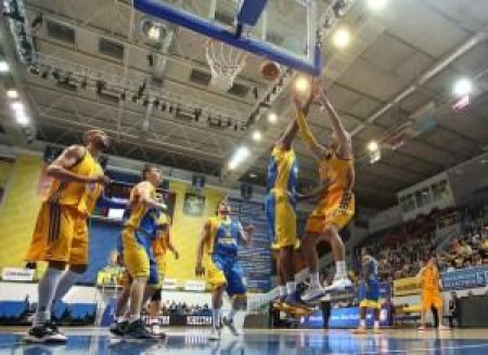 Россияне уверенно выиграли матч