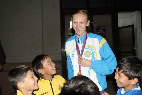 Ольга Рыпакова получила майку «Кайрата» под номером «12»