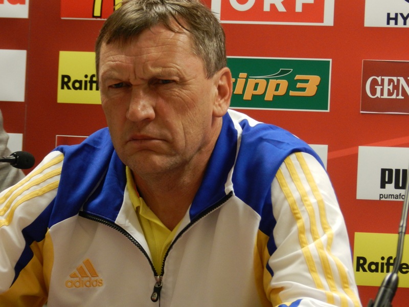 Фото с подготовки и предматчевой пресс-конференции сборной Казахстана