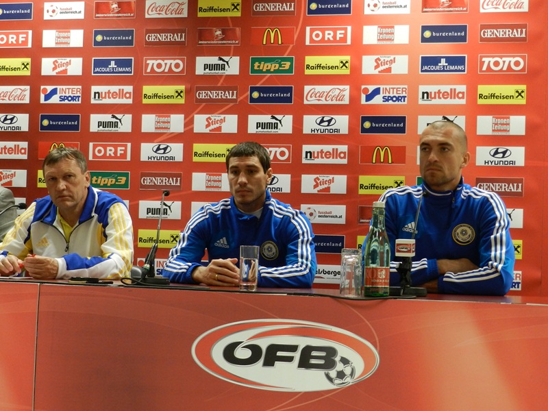 Фото с подготовки и предматчевой пресс-конференции сборной Казахстана