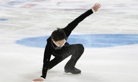  Фоторепортаж с выступления Дениса Тена в короткой программе на Кубке Ростелекома