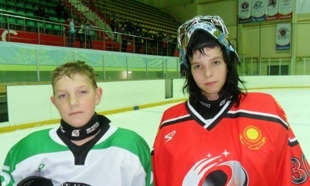 Лучшие игроки тура защитник Данил Алякин и вратарь Арина Щелокова